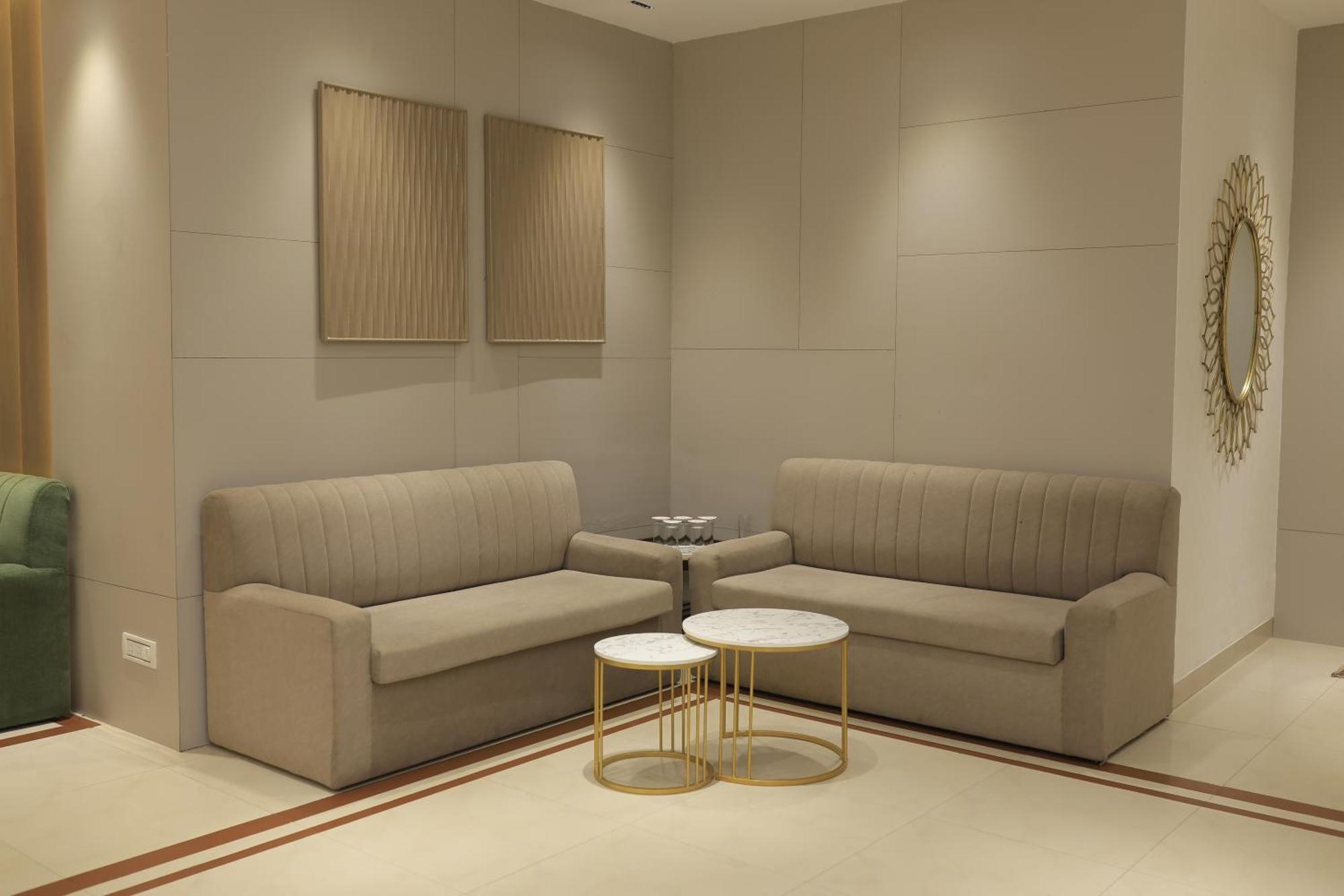 Hotel Prag Continental Гувахати Екстериор снимка