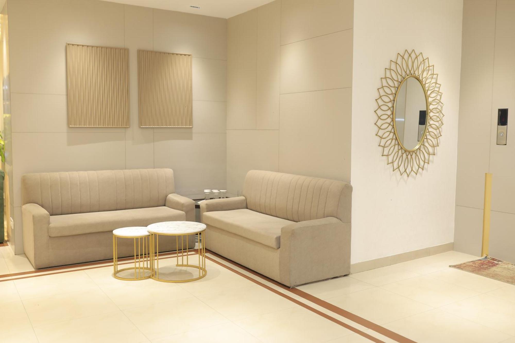 Hotel Prag Continental Гувахати Екстериор снимка