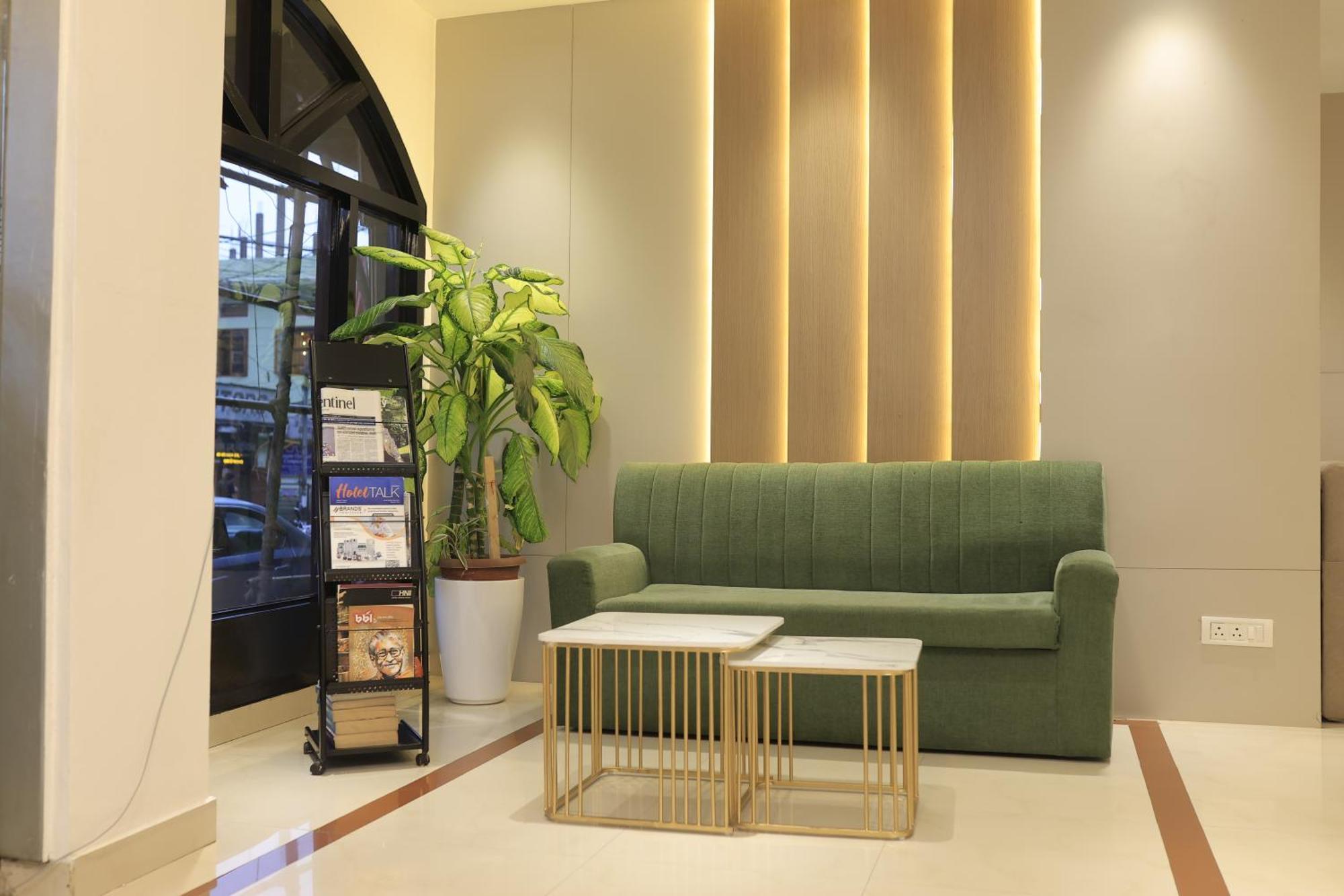 Hotel Prag Continental Гувахати Екстериор снимка
