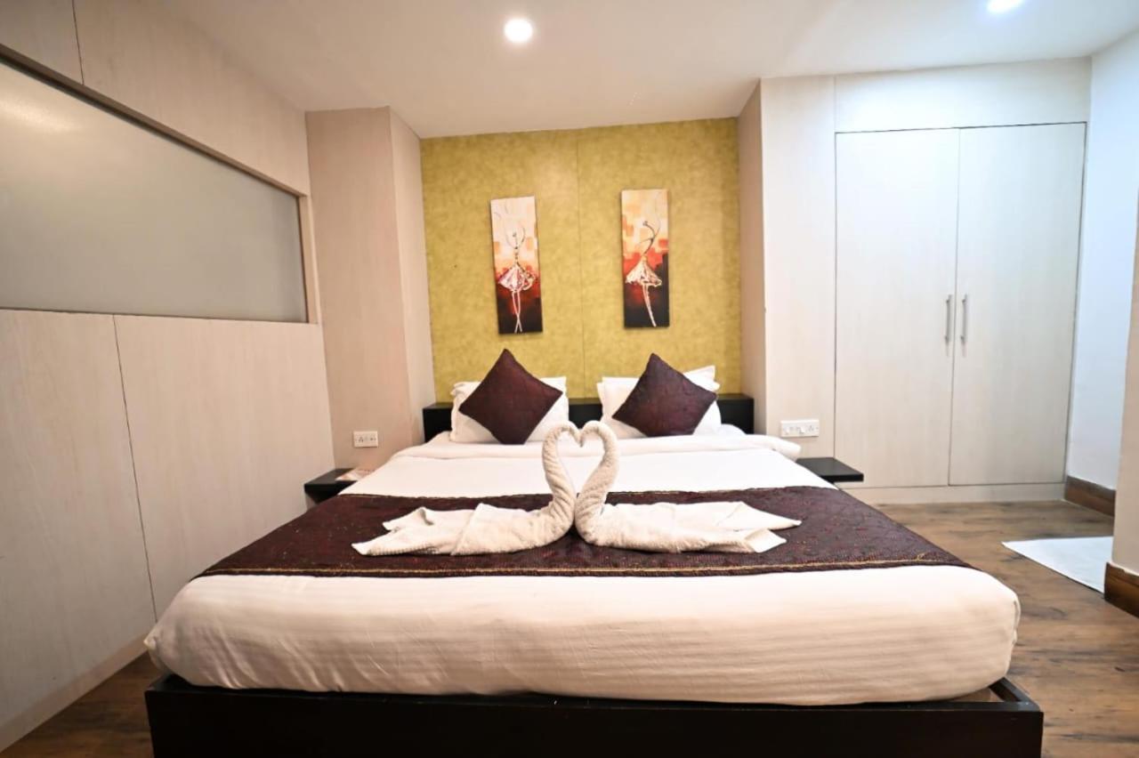Hotel Prag Continental Гувахати Екстериор снимка
