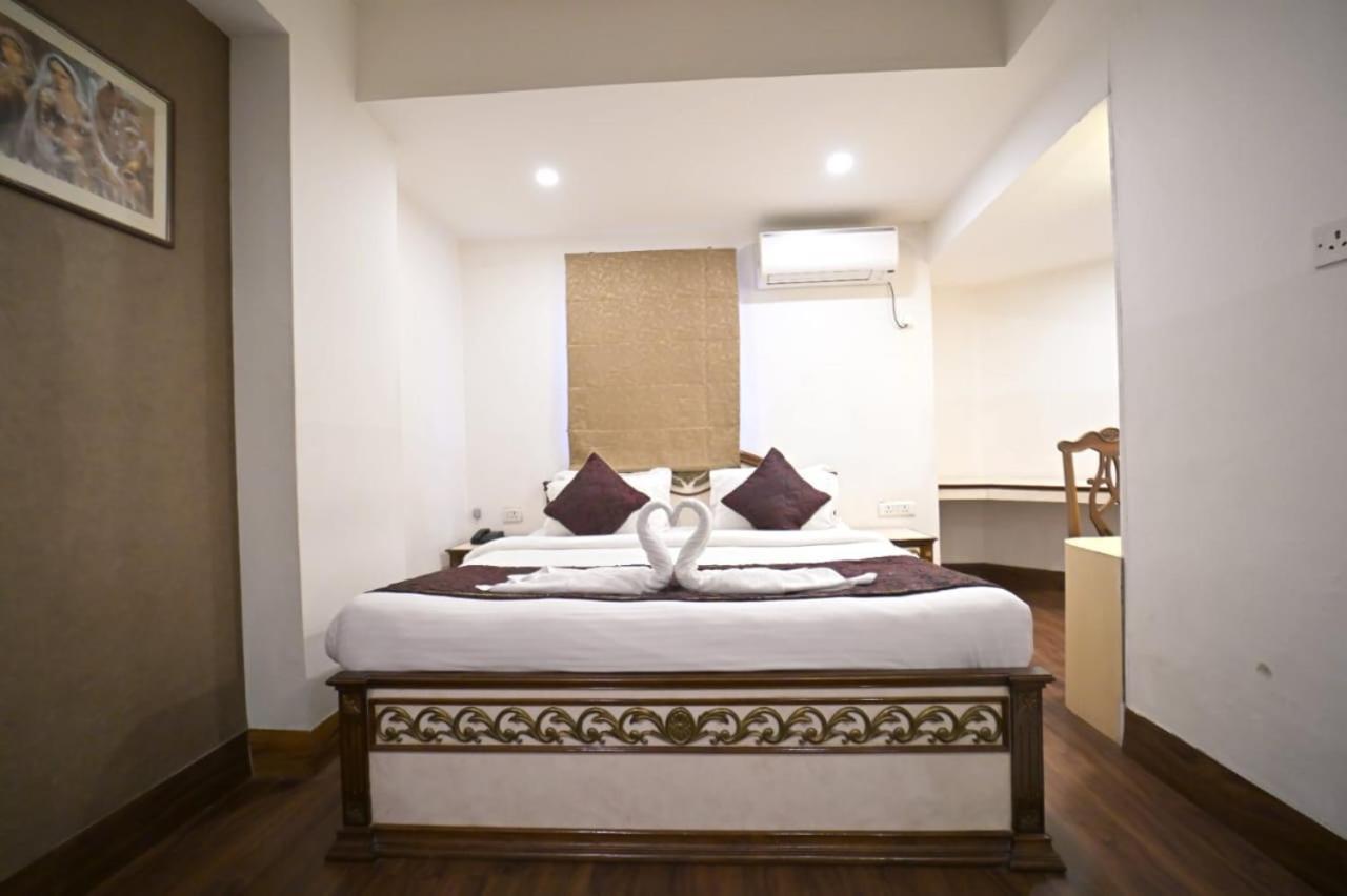Hotel Prag Continental Гувахати Екстериор снимка