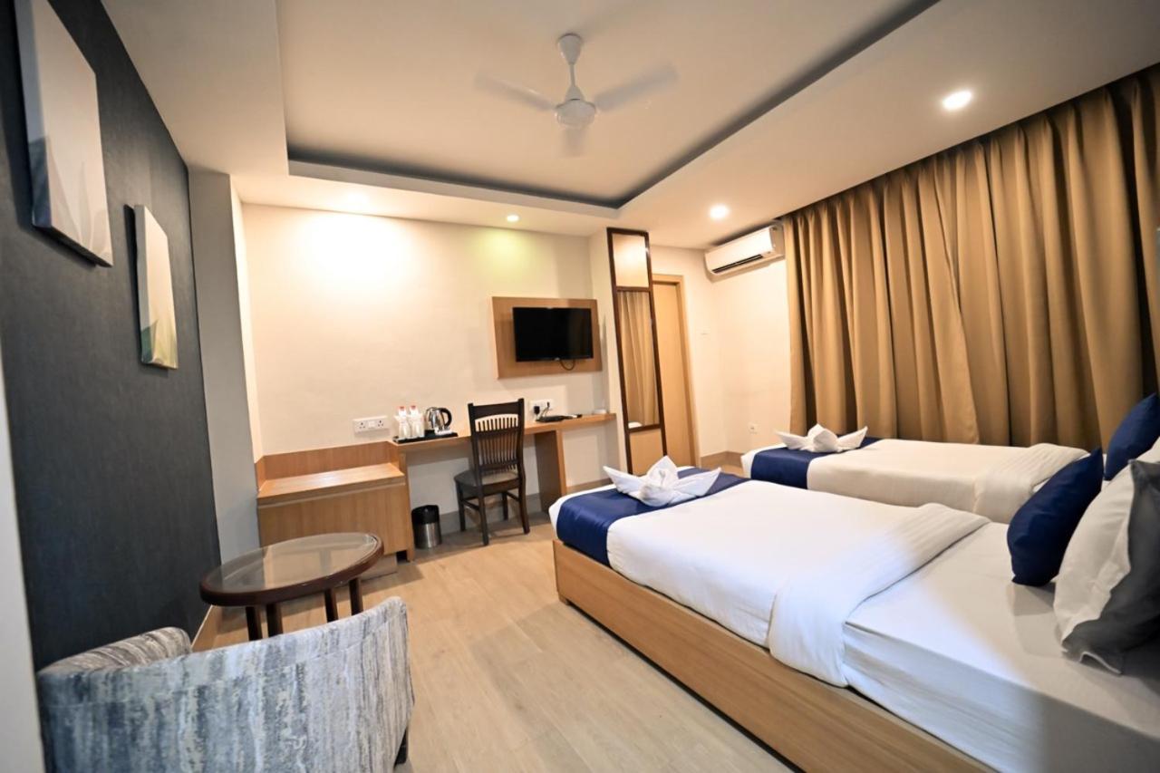 Hotel Prag Continental Гувахати Екстериор снимка