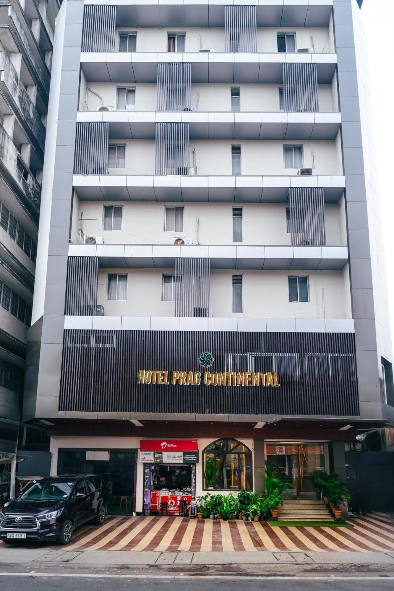 Hotel Prag Continental Гувахати Екстериор снимка