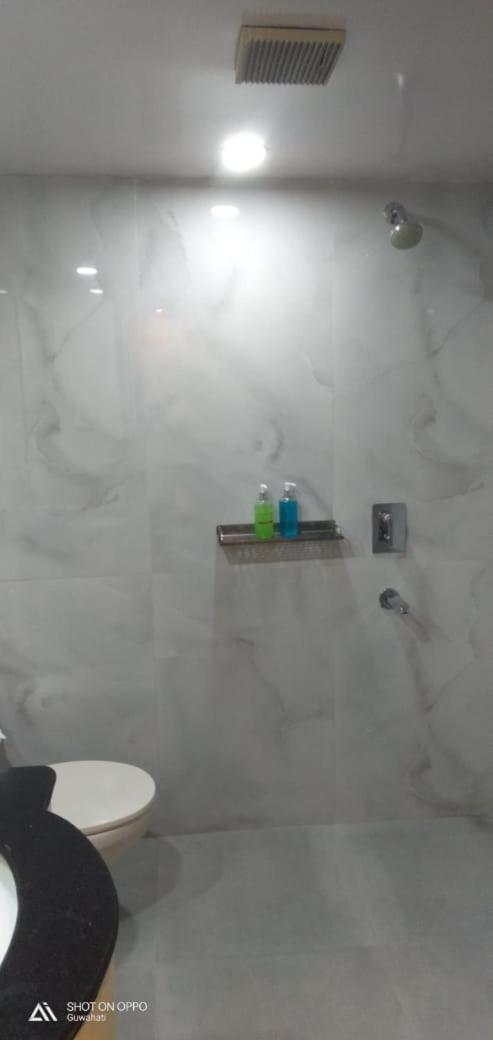 Hotel Prag Continental Гувахати Екстериор снимка