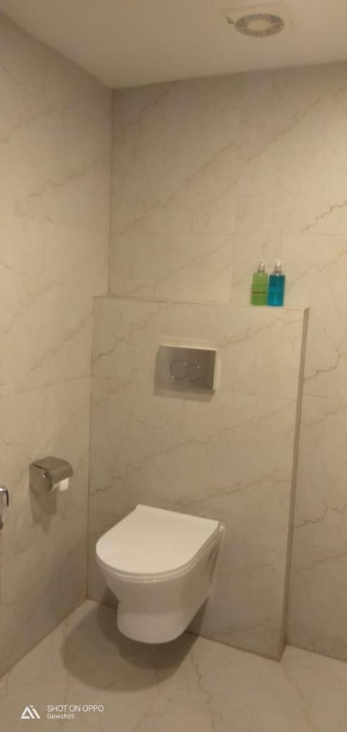 Hotel Prag Continental Гувахати Екстериор снимка
